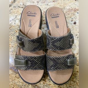 Clarks Women's Delana Fenela Wedge Sandals - size 6